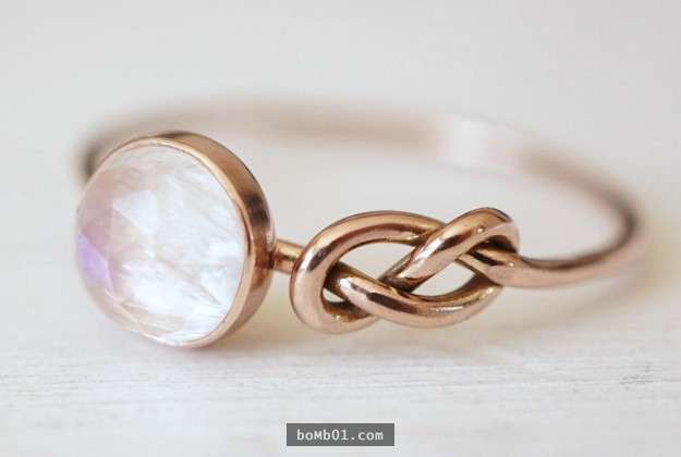 31個「就算沒有鑽石，女生也會愛到馬上說我願意」的絕美求婚戒指。