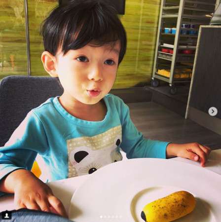 隋棠2歲兒子MAX突然從「單→雙眼皮」　美麗側臉讓網友驚：越來越像媽媽！