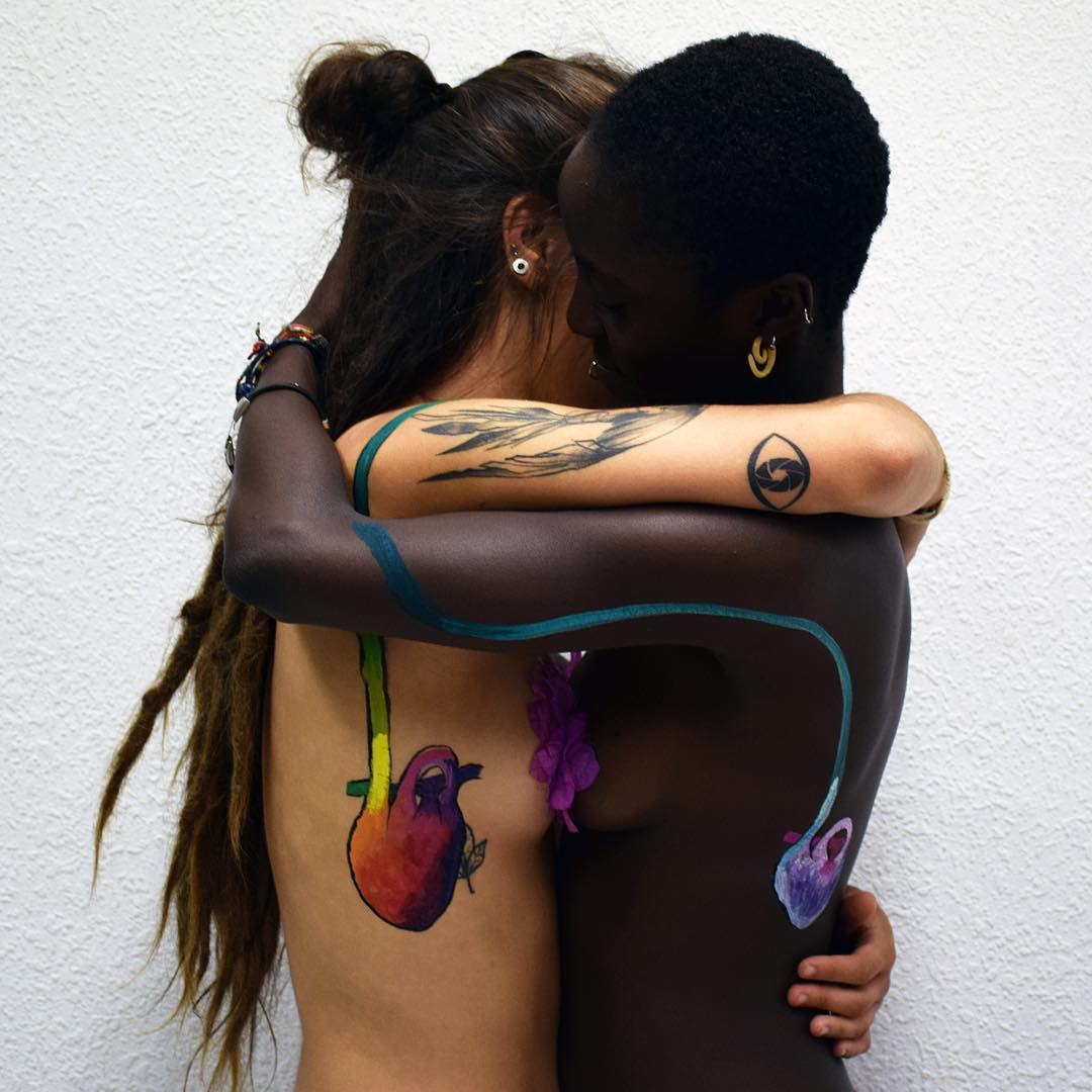 21歲正妹藝術家把妊娠紋變成「最吸睛又美麗的藝術」