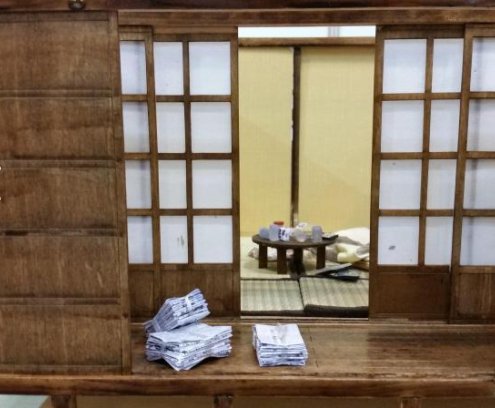日本微型小屋製作精緻卻讓人一點也不開心，看到「孤獨老人死後的浴缸」大家都濕了眼眶…