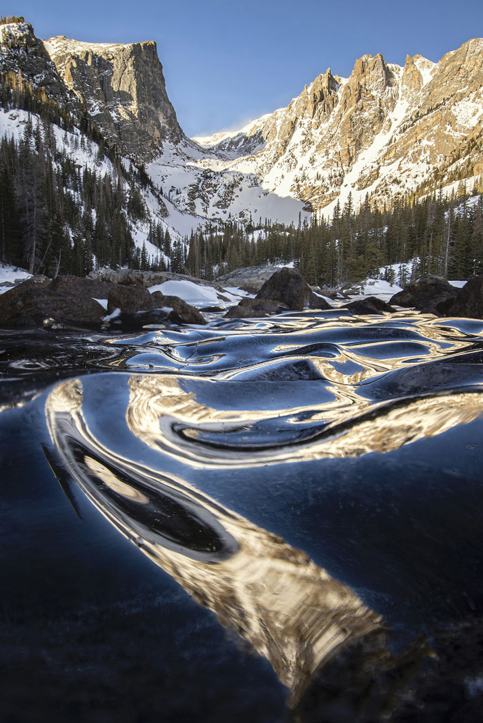 有如被按下時間定格　攝影師高山湖拍下「凝固的波浪」專家：可遇不可求的景象
