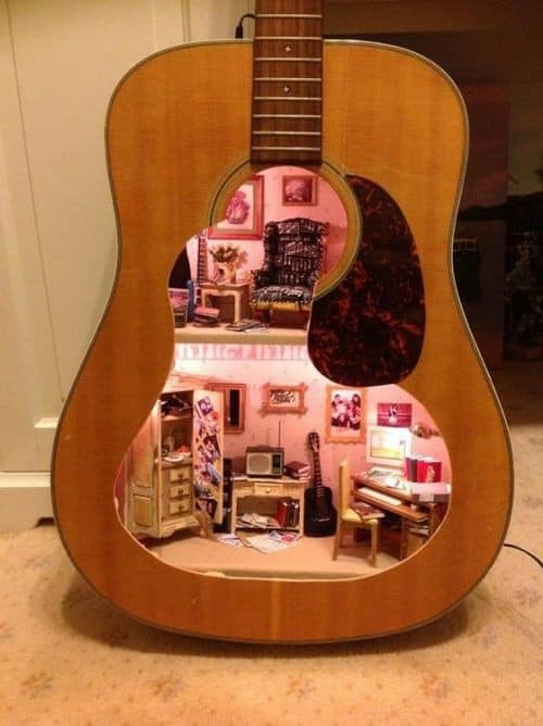 小精靈專用？達人「指尖藝術品」超精緻　吉他內也能蓋出豪華公寓