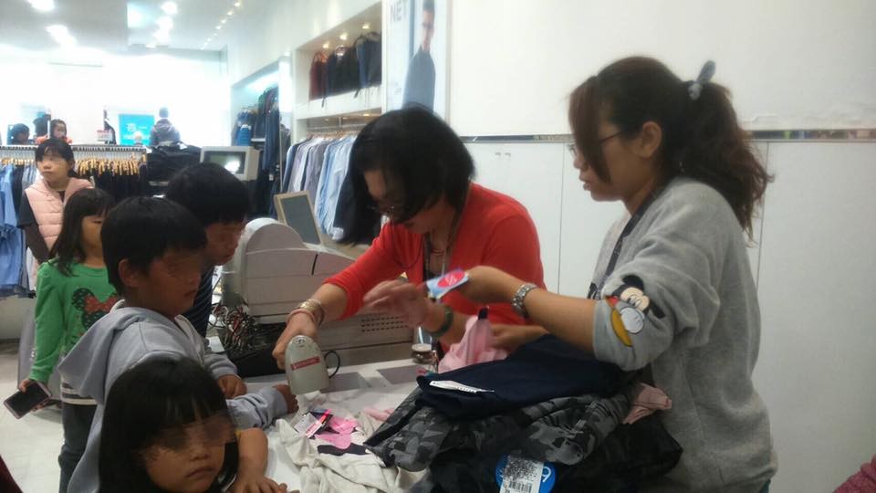 台灣良心店家「NET封館讓家扶兒挑新衣」被讚翻，過後還發現原來他們默默做這件事很久了！