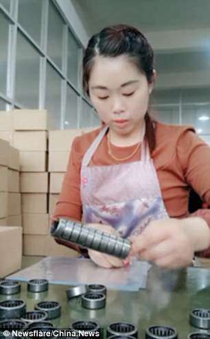 中國女工靠超神左右手「6秒」完成包裝　外國網友傻眼：在這裡會害別人失業