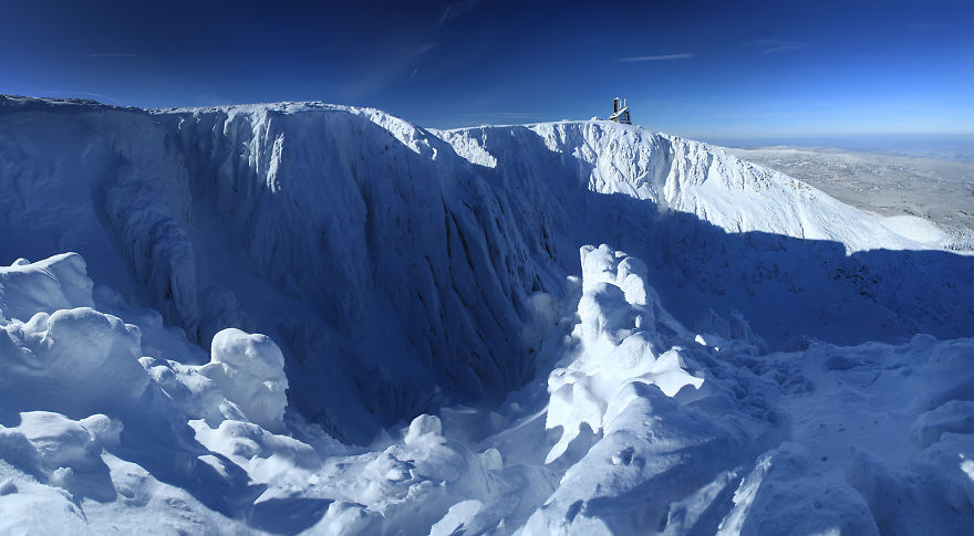 這是波蘭？　攝影師拍下「全世界覆蓋冰雪」的絕美景象　夢幻到一瞬間穿越《納尼亞》
