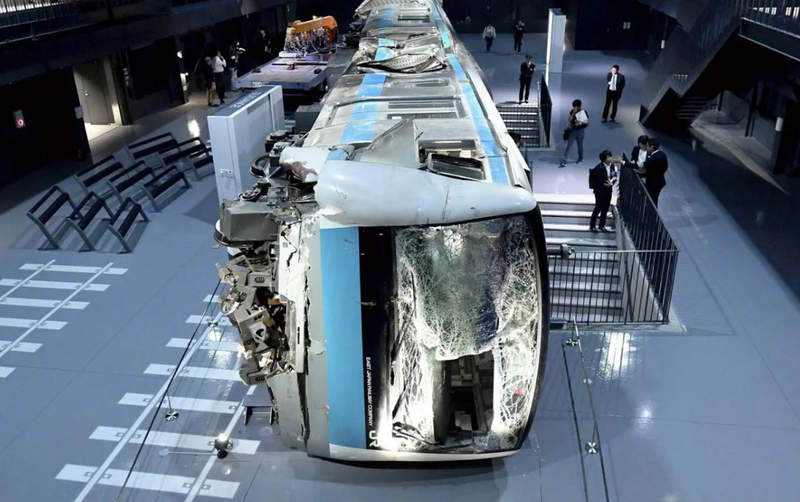 永遠記取這些教訓...　日鐵道博物館擺放「事故列車」現場超震撼