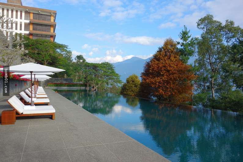 10大不用出國也能在台灣玩到的「天堂級泳池」，直接看海的無邊際設計實在美的太超過了！