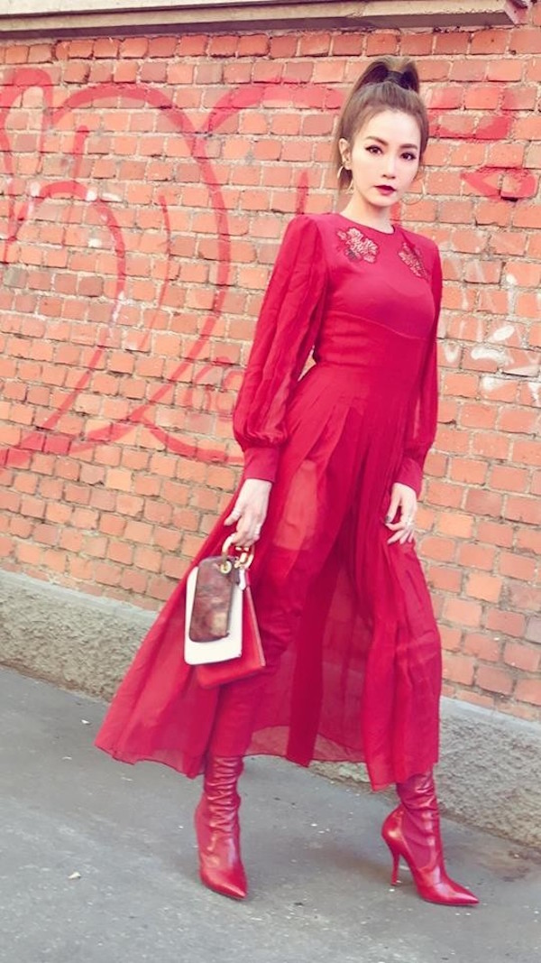 謝金燕現身米蘭時裝周「招牌顴骨突然消失」，照片讓網友完全認不出來…直呼「她哪位」？