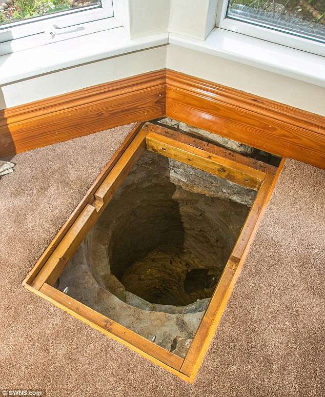 新家客廳竟然有「神秘古井」！　屋主鑿半年越挖越驚奇