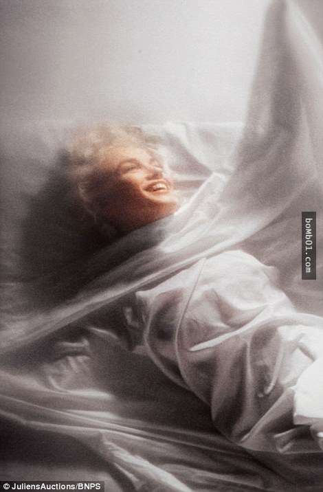 瑪麗蓮夢露最後一批「生前珍貴照片」公開拍賣，她去世前3周拍下的身影也在其中！