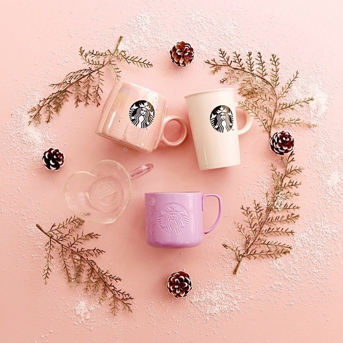 冬季最夢幻！星巴克今年走「粉櫻聖誕風」　洋蔥頭的「鮮奶油杯」發出少女式尖叫！