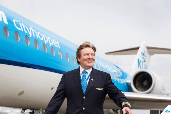 荷蘭國王公開他21年來的秘密就是「兼職開飛機」，你無意中坐的飛機可能就是國王開的！
