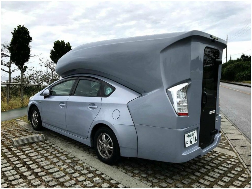 94狂的套件！Toyota Prius一秒變露營車到處趴趴走，網友爆笑神回：像流動廁所啊