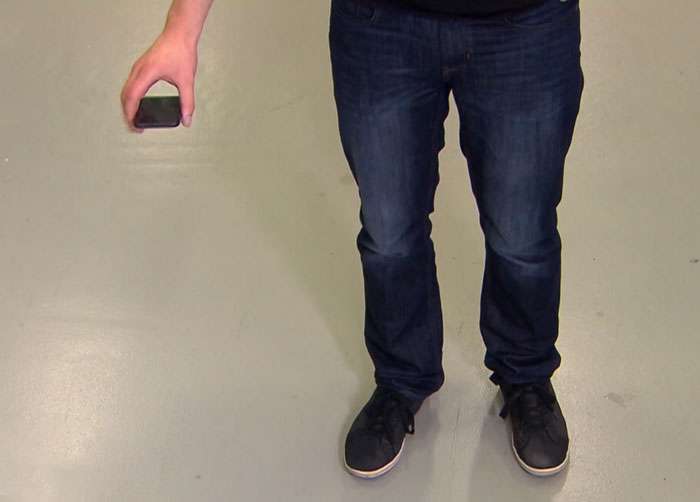 德國學生幫手殘族發明「手機防摔裝置」　瞬間跳出彈簧摔幾次都不怕
