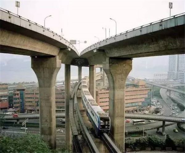網友一張照片證明「中國重慶」是一座最奇幻的城市，外國人看了瘋傳的照片也被震撼住了！
