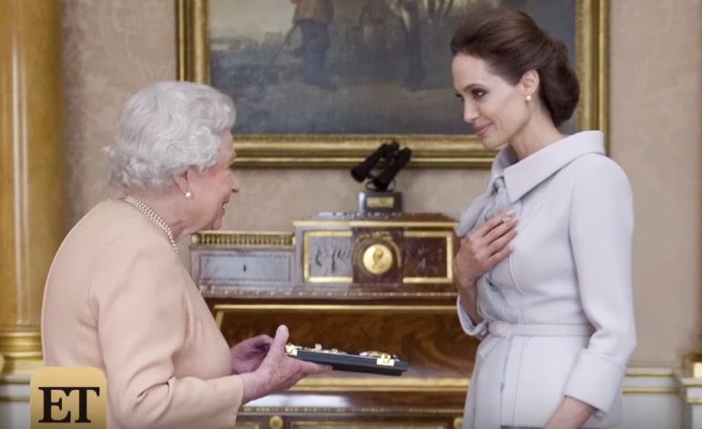 冊封女爵！安潔莉娜裘莉獲英女王加冕　「多年默默行善」感動皇室：真正的貴族