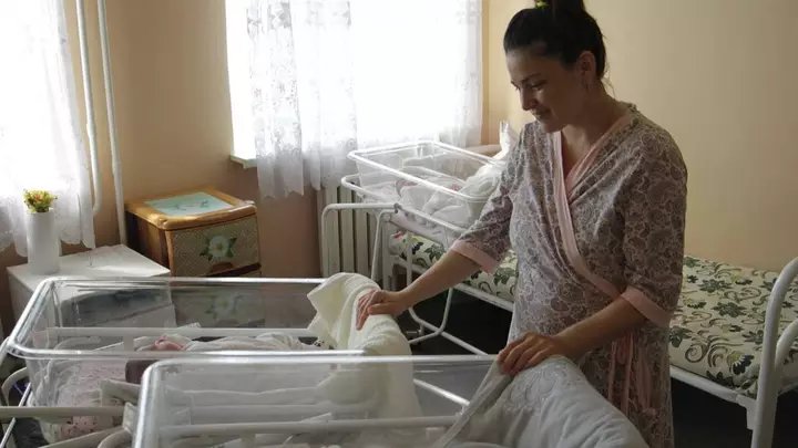 雙子宮媽媽「11周內生產2次」獲龍鳳胎　醫生也愣：5千萬分之一的機率