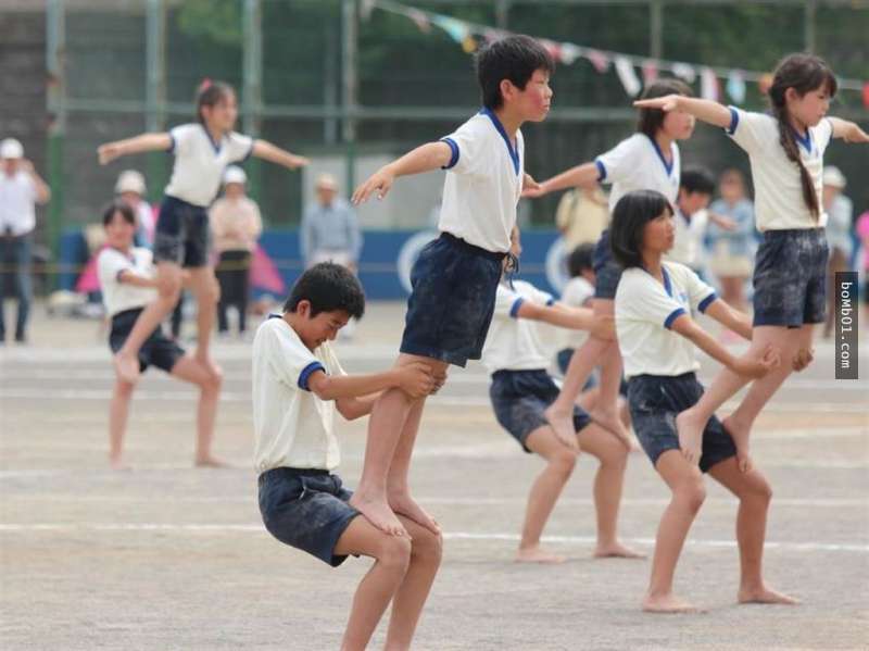 揭秘「日本女學生要穿激似內褲的緊身短褲上體育課」原因，專家的解答讓大家都長知識！