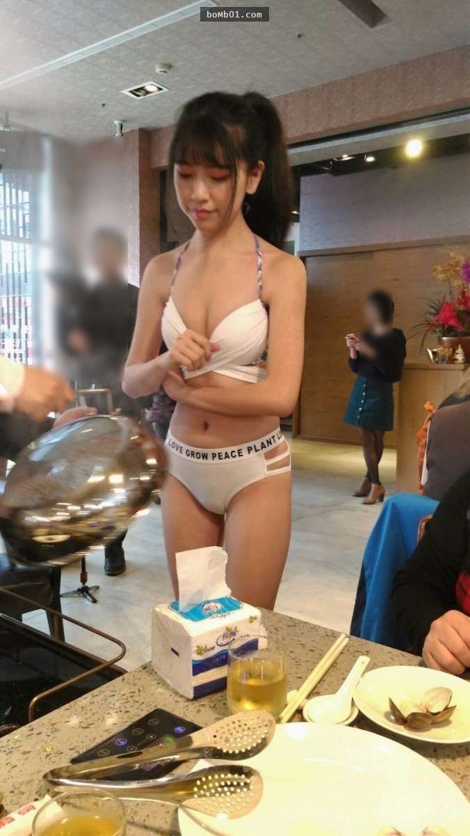 94狂的台北火鍋店請「比基尼正妹」替客人服務，超近距離的接觸絕對不能讓女友知道啊！