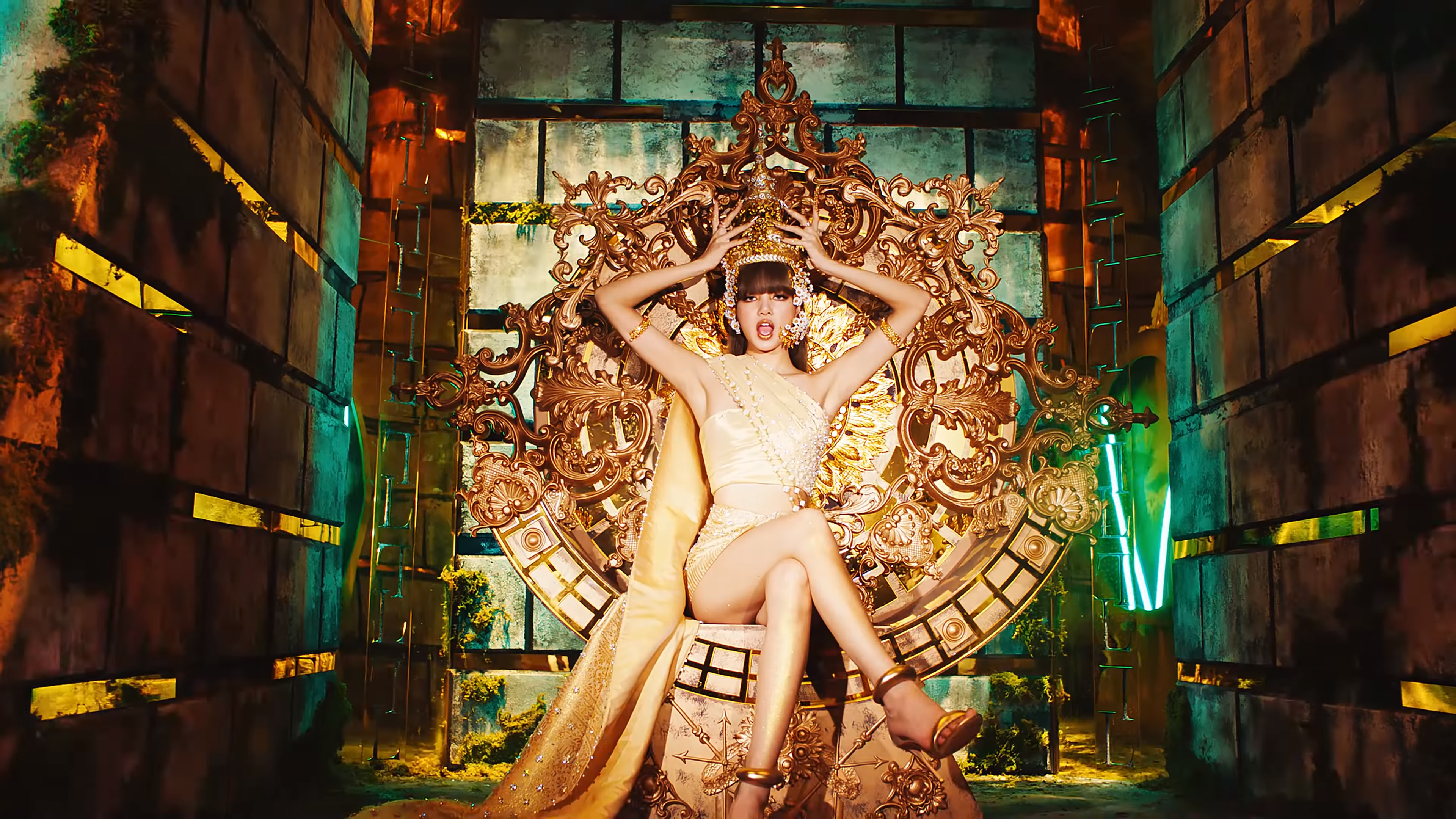 新曲1天8000萬點閱！Lisa主打《LALISA》MV解禁　「連換8套浮誇服裝」還搬出神殿！