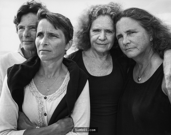 每年這四姊妹都會一起拍攝一張合照，40年後她們回首過去竟然發現了超驚人的轉變…