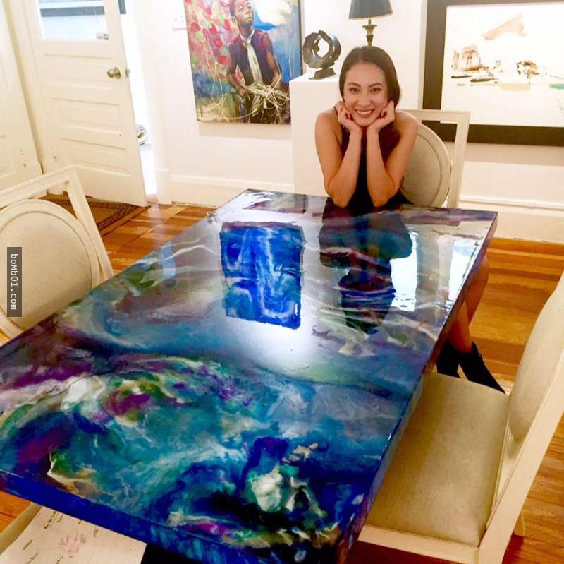 藝術家把桌子塗畫成這樣子時「完全沒人懂得欣賞」，但一看到成品居然都願意掏錢購買！