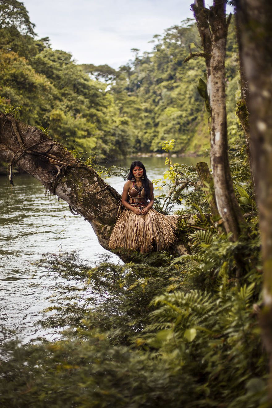 人生只懂一種美太可惜！　攝影師「走遍60國」拍下獨特女子：雨林中也能找到美麗女孩～