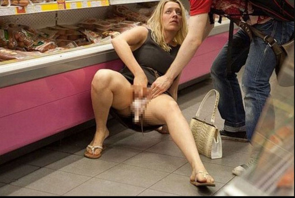 這個女人在超市拿起一隻生雞「直接塞進下面的洞」，結果現在死刑在等著她…