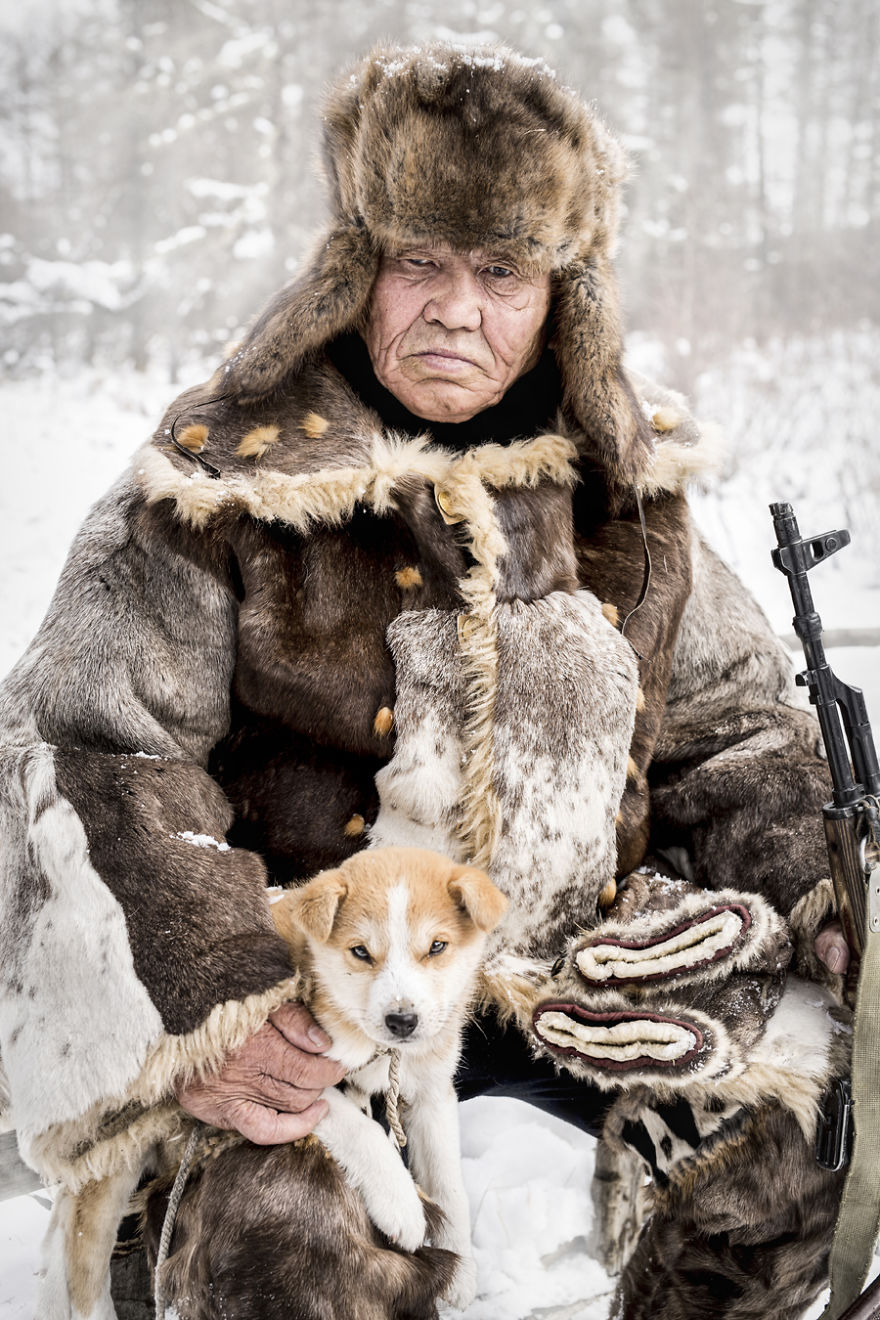 他在西伯利亞跨越25000公里拍攝這些人，6個月後他相機裡的照片讓大家都被迷住了！