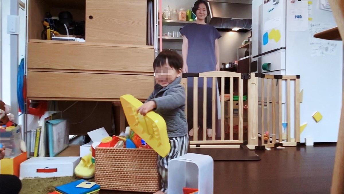 日本爸媽「安撫小孩神器」　看起來很鬧的「紙板媽媽」真有奇效