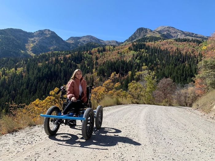他設計「最強越野輪椅」　帶行動不便愛妻體驗全新生活：爬山、滑雪都OK！