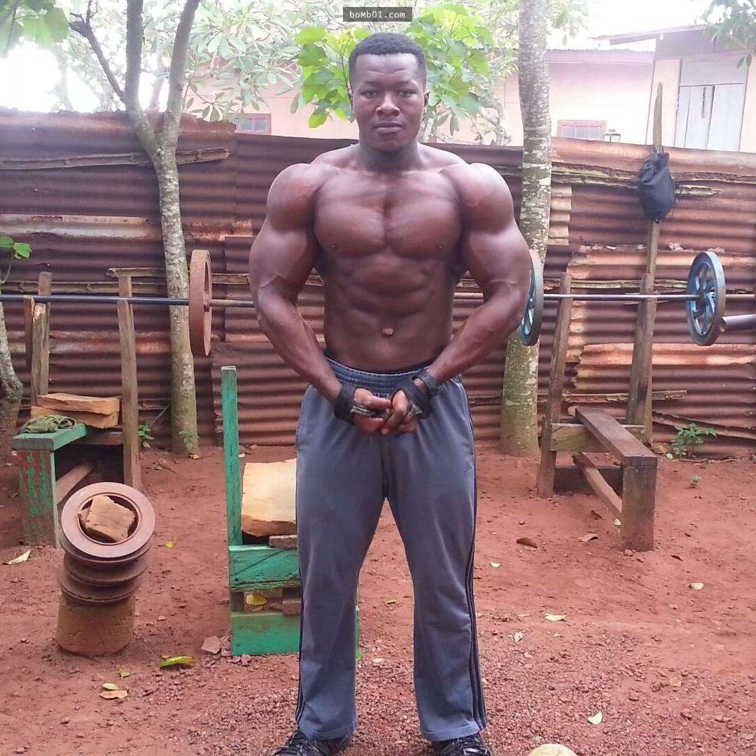 沒錢上健身房的非洲老兄靠DIY工具練出超猛肌肉，他的「健身房」看了立馬五體投地啊！