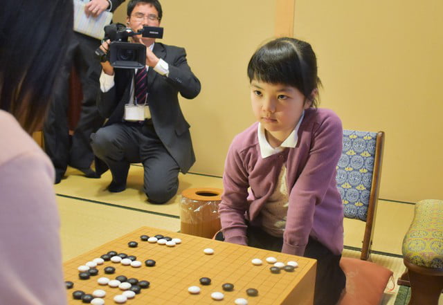 比賽時「一張冷臉」紅遍網路　10歲女圍棋職業選手「史上最年輕」引話題