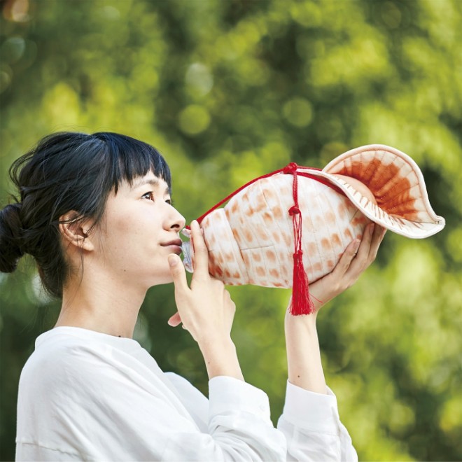 今年最浮誇聖品登場！　日本推超有事「海螺水瓶套」帶出門需要勇氣啊