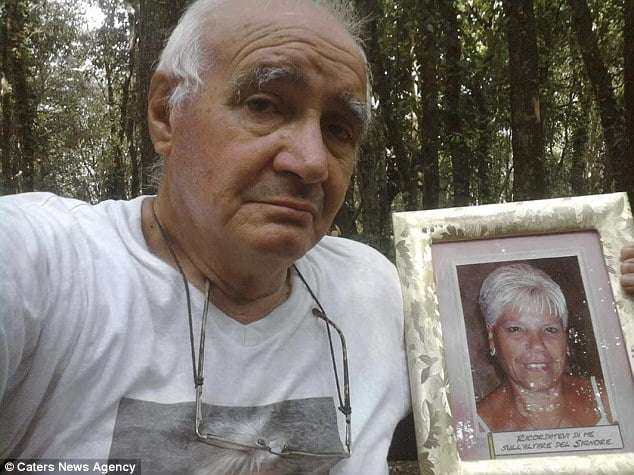 7年來天天帶亡妻照片看海　70歲老爺爺：感覺這樣她還在我身邊...