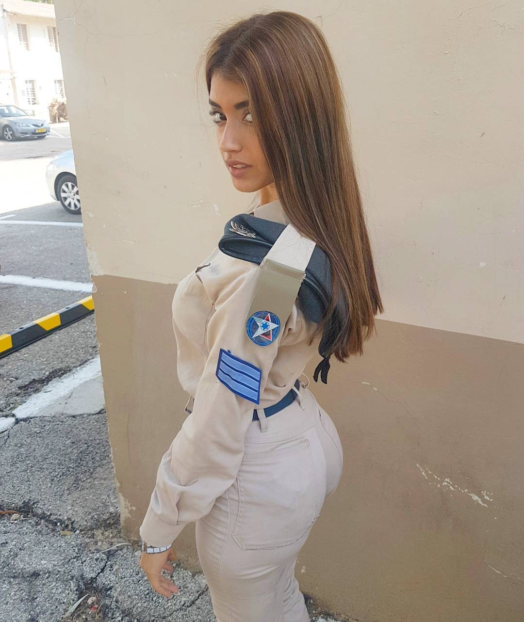 以色列「正翻天女空軍」的IG被搜出來，各種豔照點開一看鼻血就開始流不停…