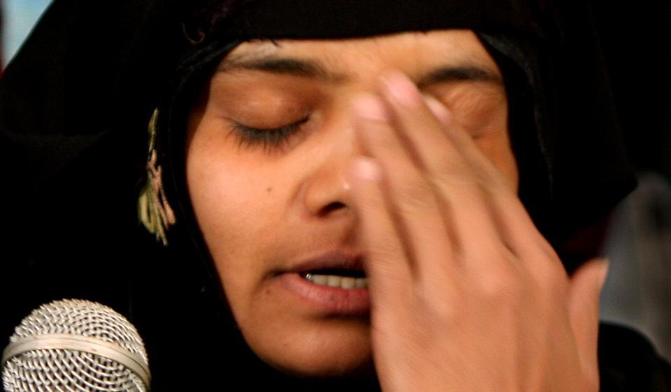 印度少女遭35個人輪姦「醒來時14名家人全死」，無懼欺壓的她在15年後才等到這結局…！