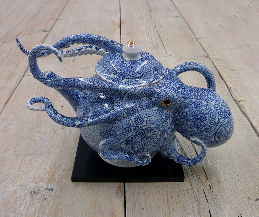 日本藝術家突破想像力創造出「章魚陶藝品」　衝擊視覺的作品讓大家都看到入神