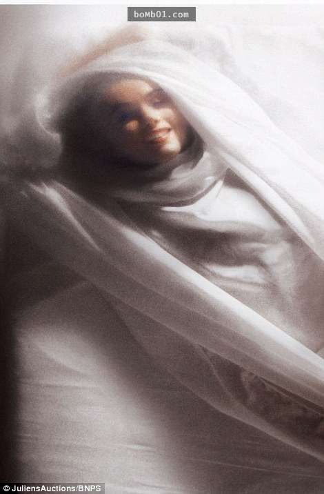 瑪麗蓮夢露最後一批「生前珍貴照片」公開拍賣，她去世前3周拍下的身影也在其中！