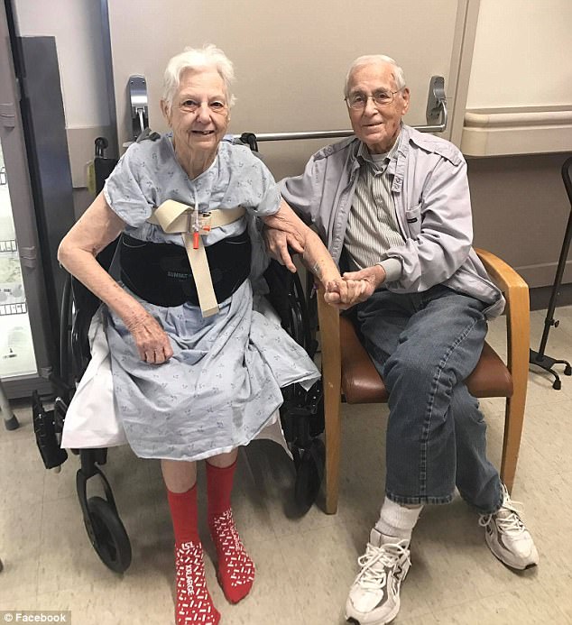 結婚62年的夫婦在離開人世之前「一起做了這個動作」，大家都被感動到重新相信真愛的存在！