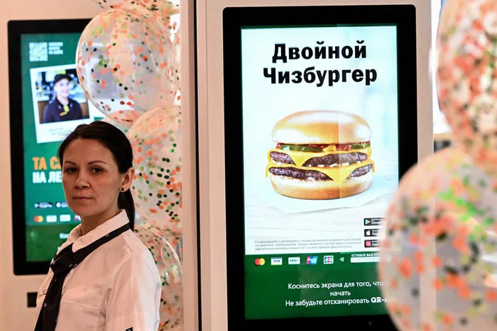 俄羅斯麥當勞重新開張！改名後「新LOGO曝光」　菜單沒有大麥克
