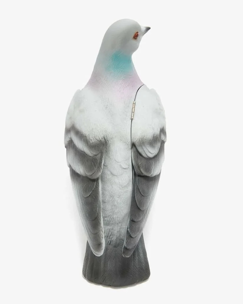 【海外】「鴿」服了！　JW Anderson推出超奇葩「鴿子手拿包」　開價2萬6仍然瞬間斷貨
