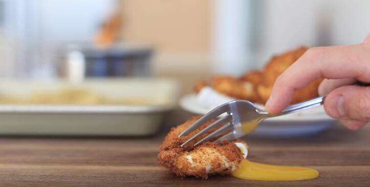 酥脆外層加滑嫩溏心　高級感「脆皮雞蛋」點亮你的早餐