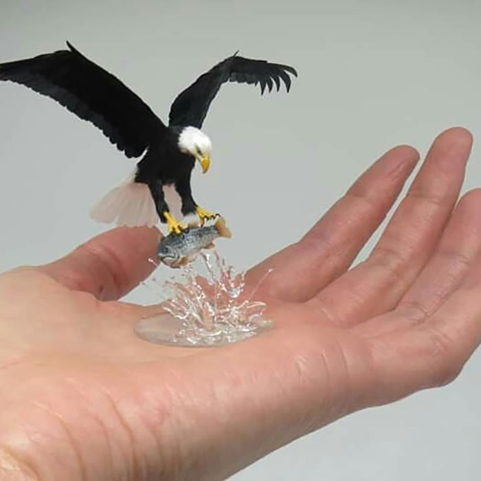 縮水成萬分之一！藝術家逼真「指尖上的動物模型」　細節太精緻網高呼：想收藏❤