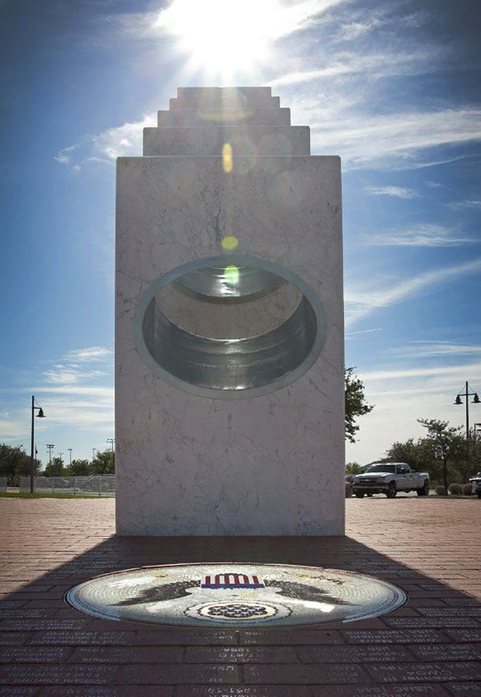不要以為這5個紀念碑很普通，每年「11月11日上午11點11分」發生的事至今很多人要去親眼看一次！