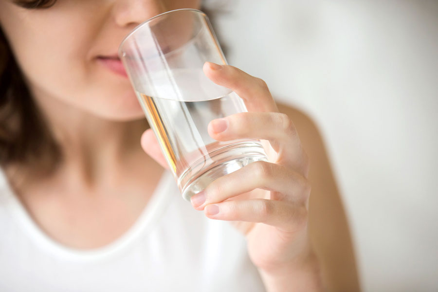 日喝8杯水月減4.5公斤！　營養師推「喝水時間表」排毒代謝最有效