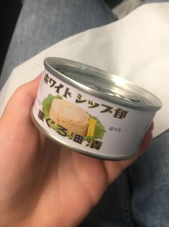 日本人好難懂！外國人搭新幹線莫名收到「鮪魚罐頭」　在地網友嚇：你怎麼敢收？