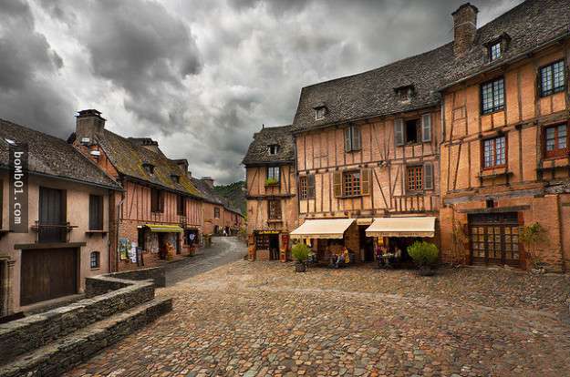 這個法國小鎮就是《美女與野獸》裡貝兒家鄉靈感來源，看了照片大家都想飛去當觀光客了！