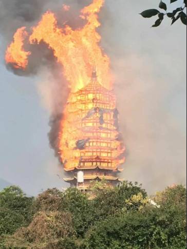 亞洲第一高木塔突發大火「變衝天火柱」民眾驚嚇，猛烈火勢讓拍攝者都手抖（內有影片）