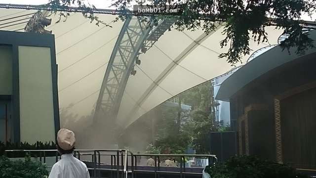 東京迪士尼樂園「現場突然發生爆炸事故」，查出引發原因後網友紛紛都表示「中國製不意外」！